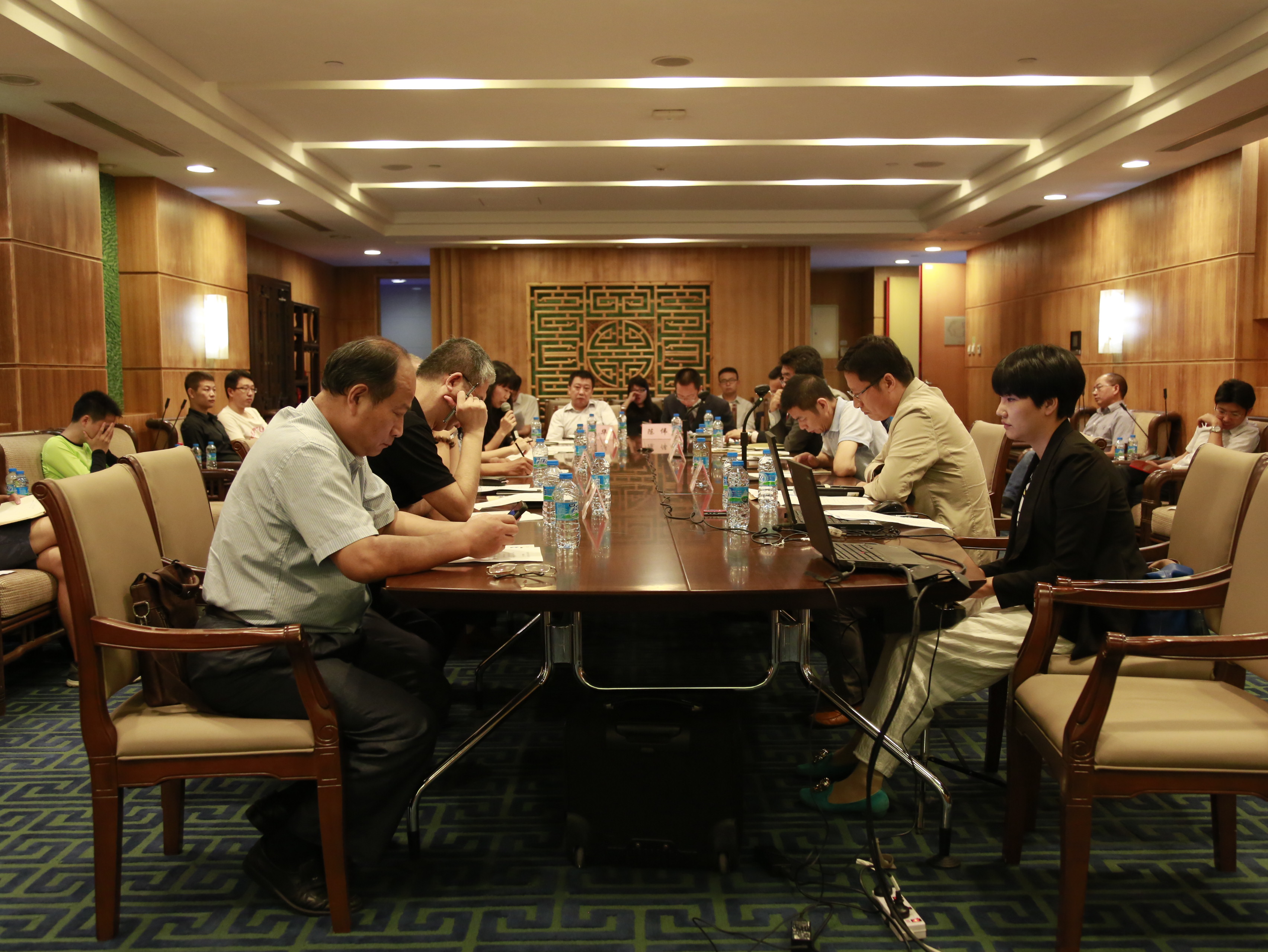 设立公设辩护人制度提升司法文明 ——市律协召开主题圆桌会议